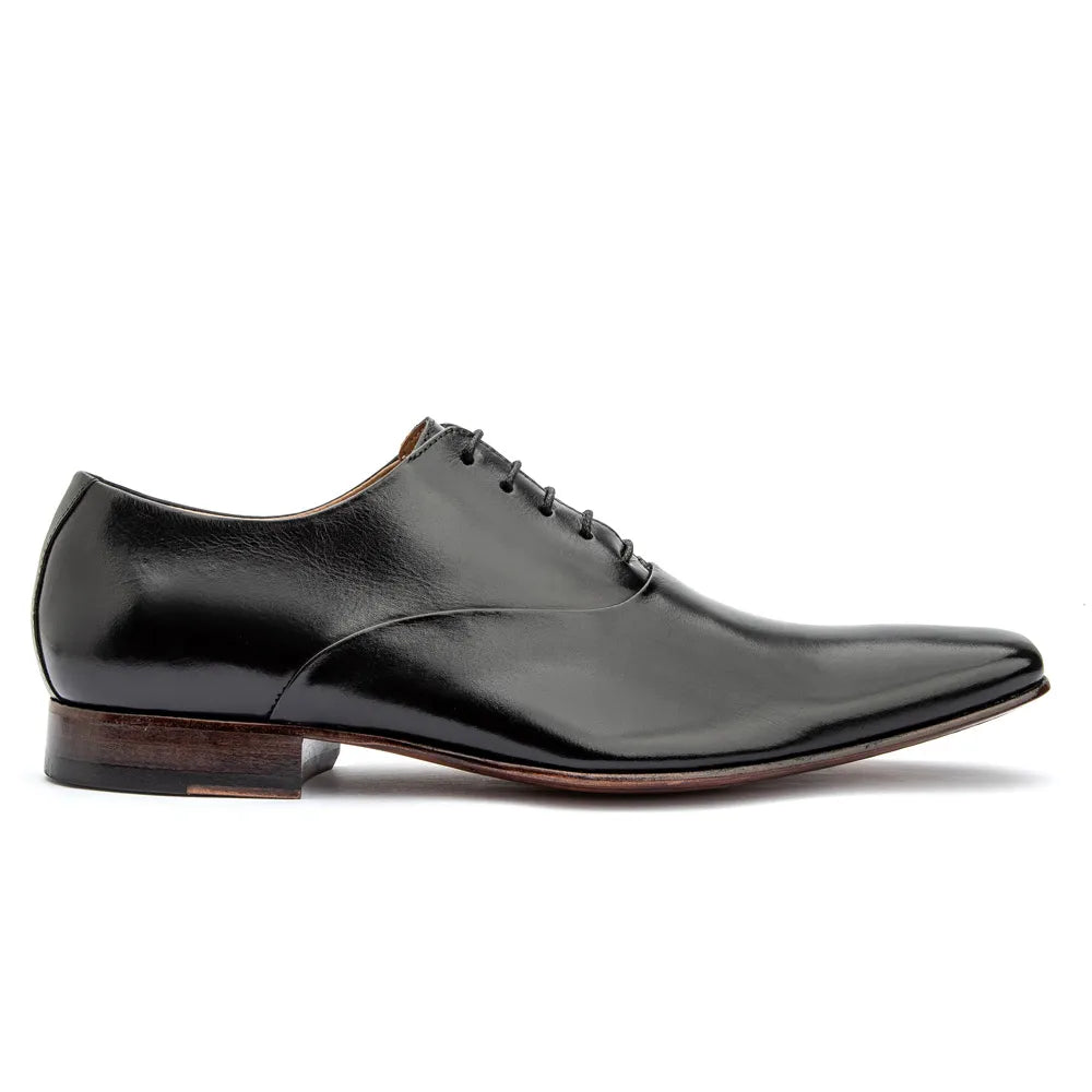 visão de lado sapato oxford masculino preto