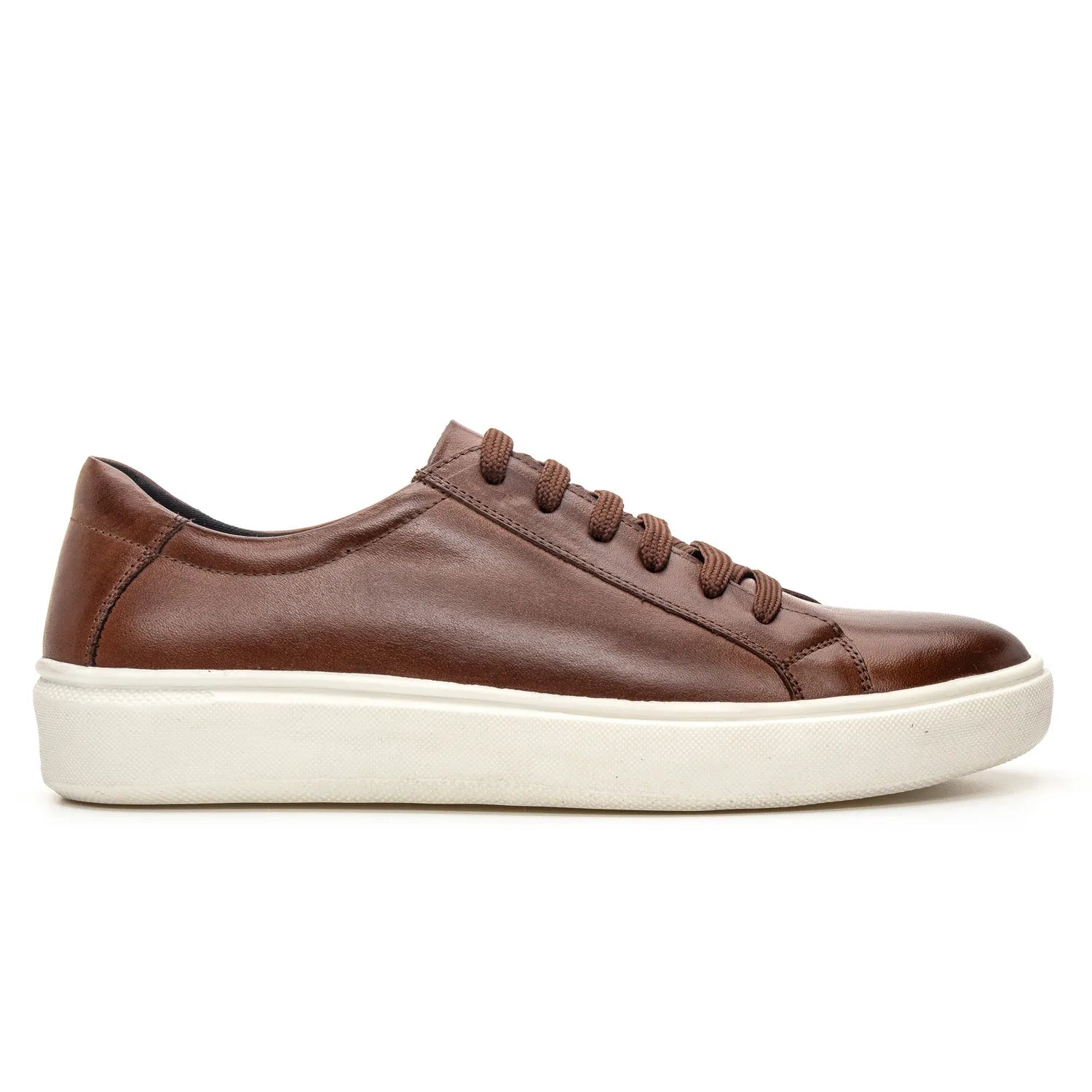 visão de lado do tenis casual masculino whisky da vellaro